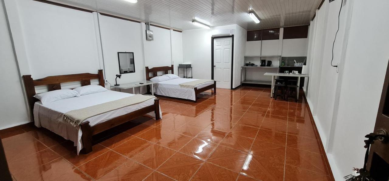 Sleep&Go! Cabina Cuadruple En Siquirres Centro - And Rafting Tour! Siqurres Da Alegria Exterior foto