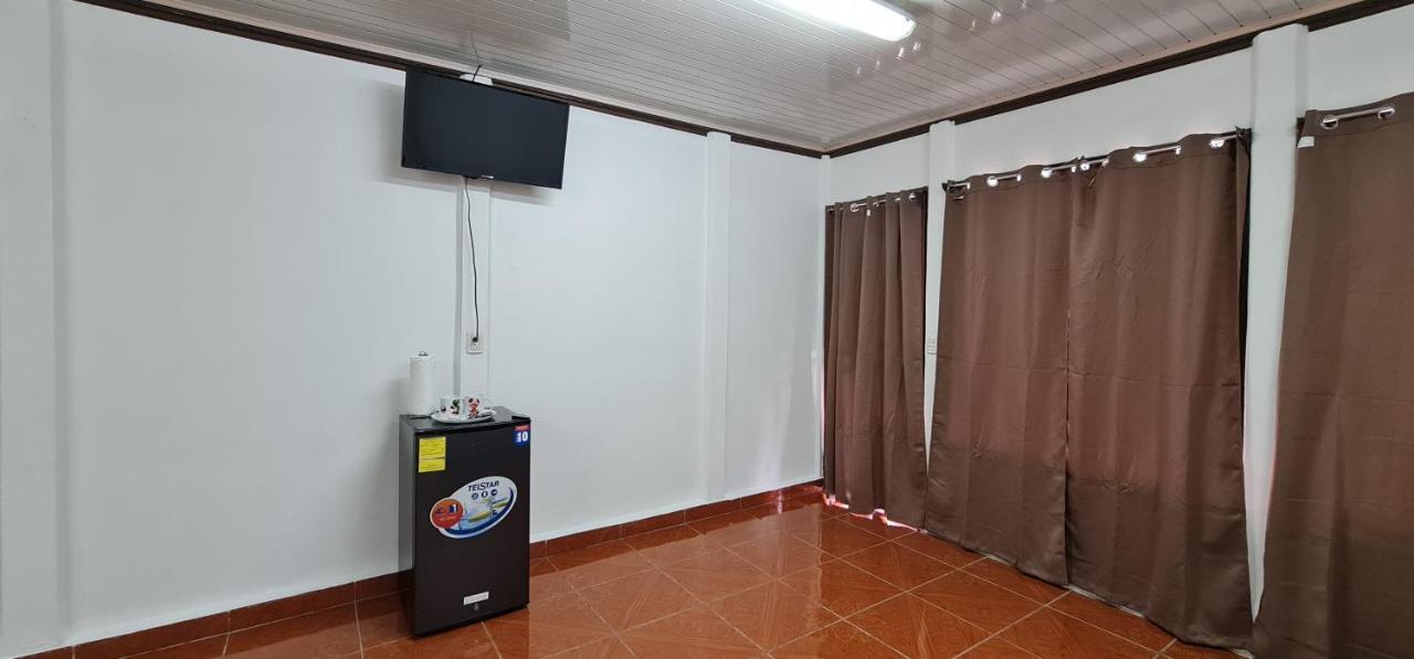 Sleep&Go! Cabina Cuadruple En Siquirres Centro - And Rafting Tour! Siqurres Da Alegria Exterior foto