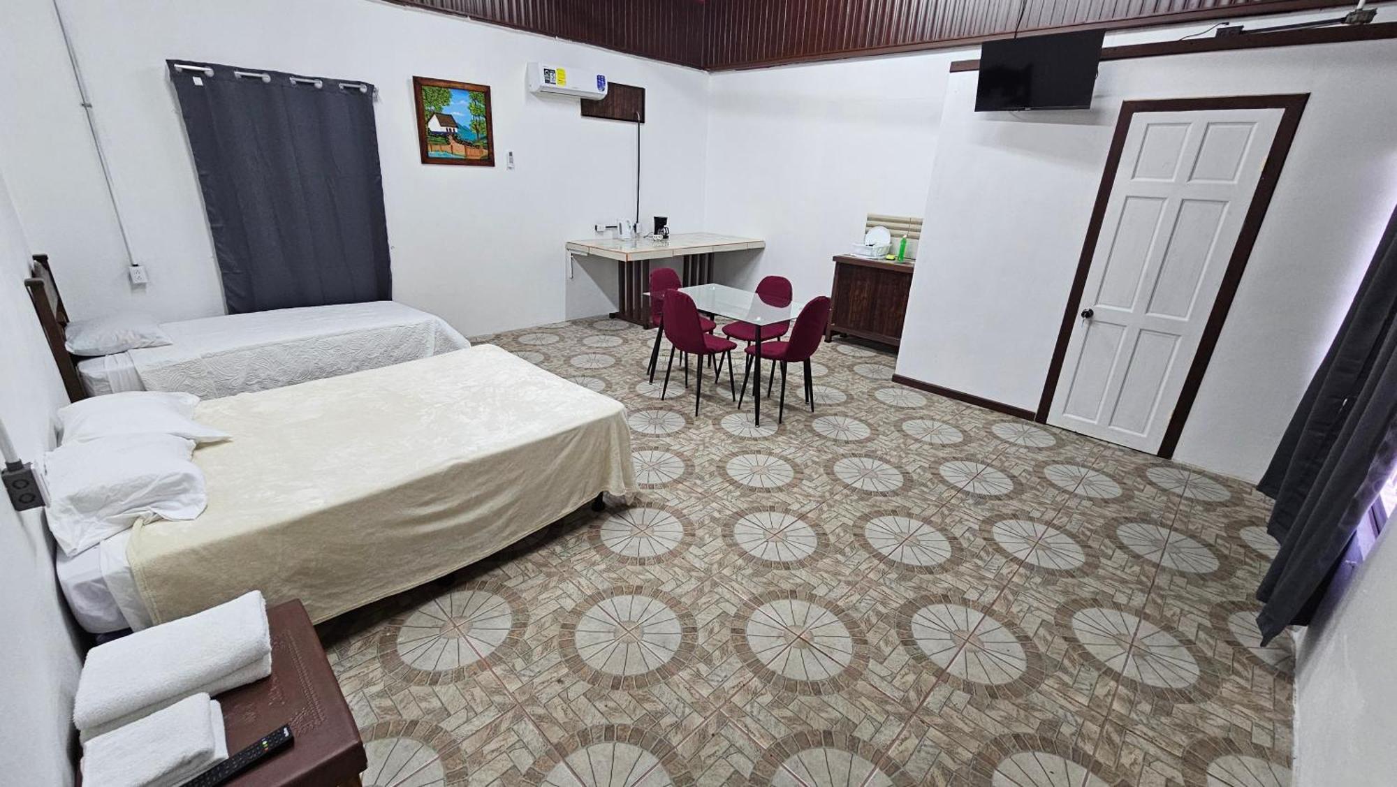 Sleep&Go! Cabina Cuadruple En Siquirres Centro - And Rafting Tour! Siqurres Da Alegria Exterior foto