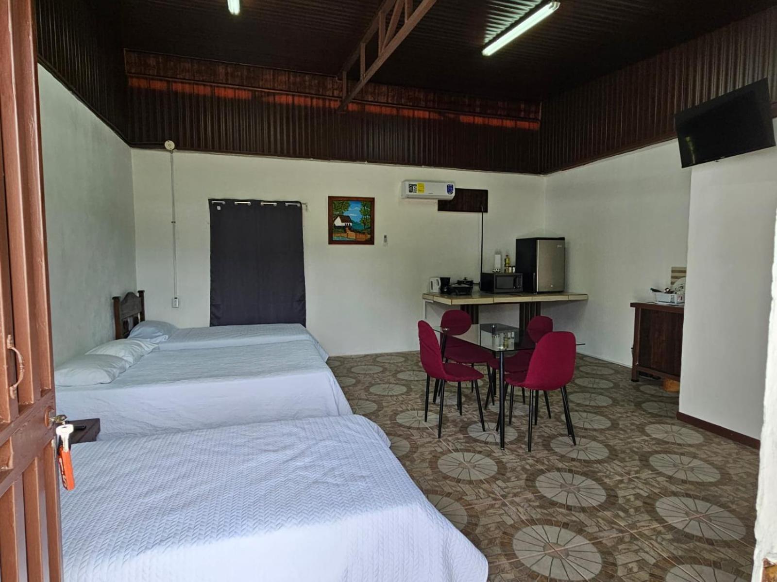Sleep&Go! Cabina Cuadruple En Siquirres Centro - And Rafting Tour! Siqurres Da Alegria Exterior foto