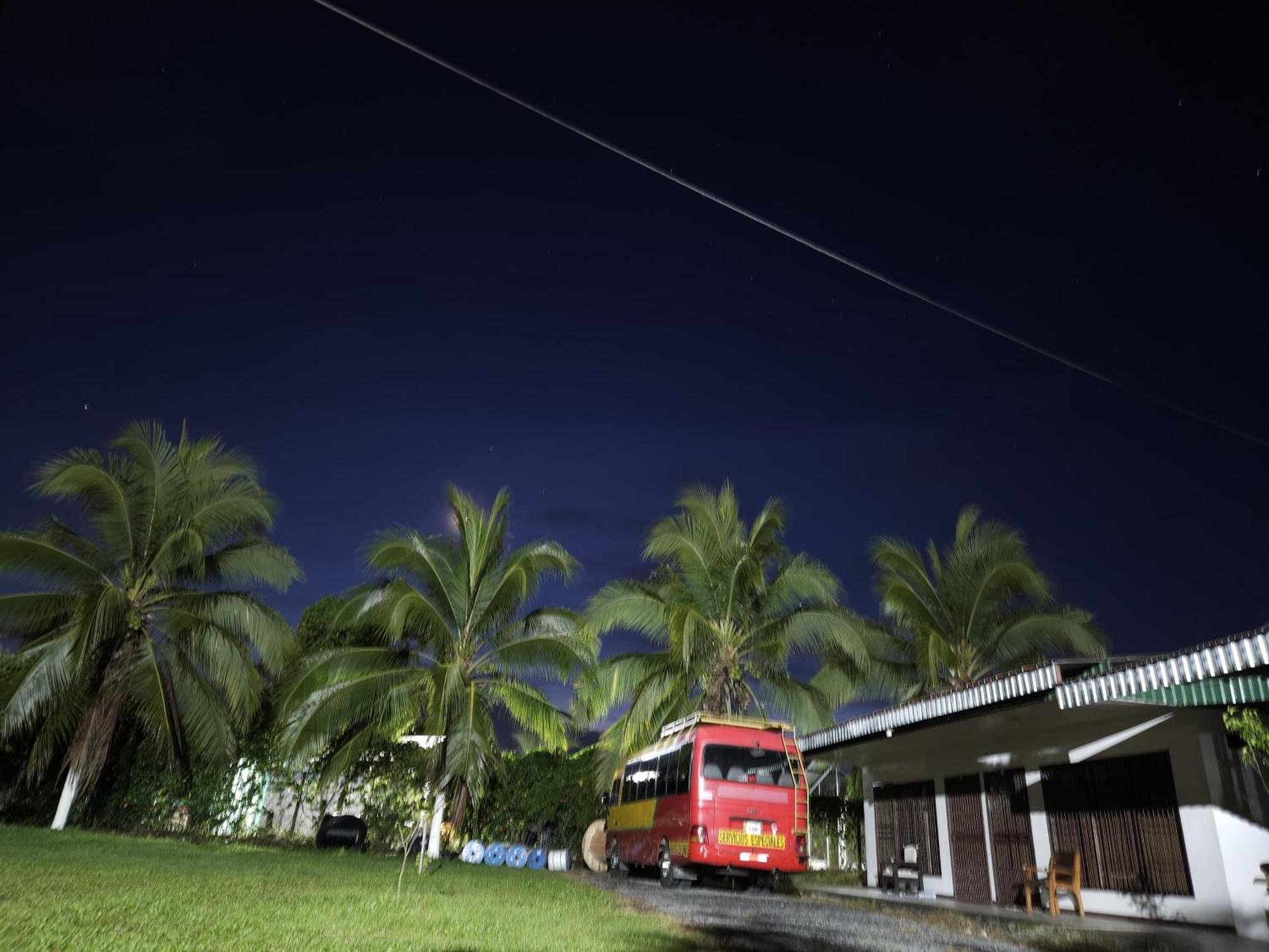 Sleep&Go! Cabina Cuadruple En Siquirres Centro - And Rafting Tour! Siqurres Da Alegria Exterior foto